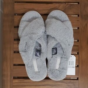 NWT Nautica Women's Size 10 Grey Faux Fur 'Aren' Slides / Slippers